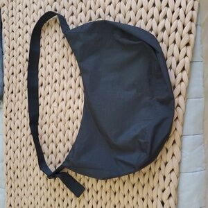 BAGGU Large Crescent Crossbody-Black